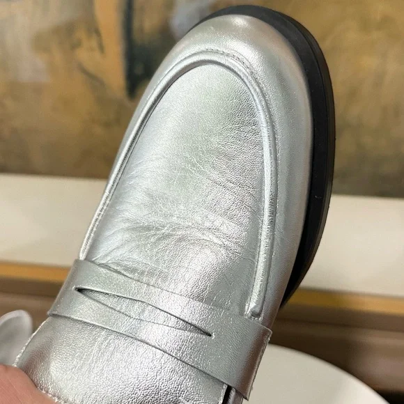 🌹STUART WEITZMAN🌹 Palmer Bold Loafer In Silver Size: 10B